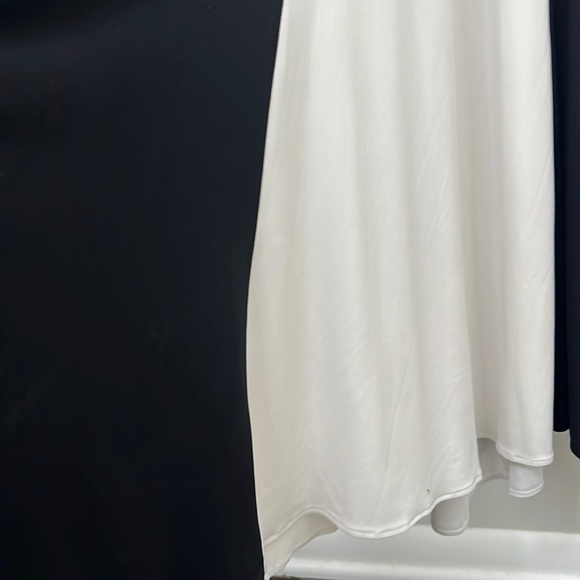 Cache Elegant two tone figure flattering halter Dress - Picture 5 of 10